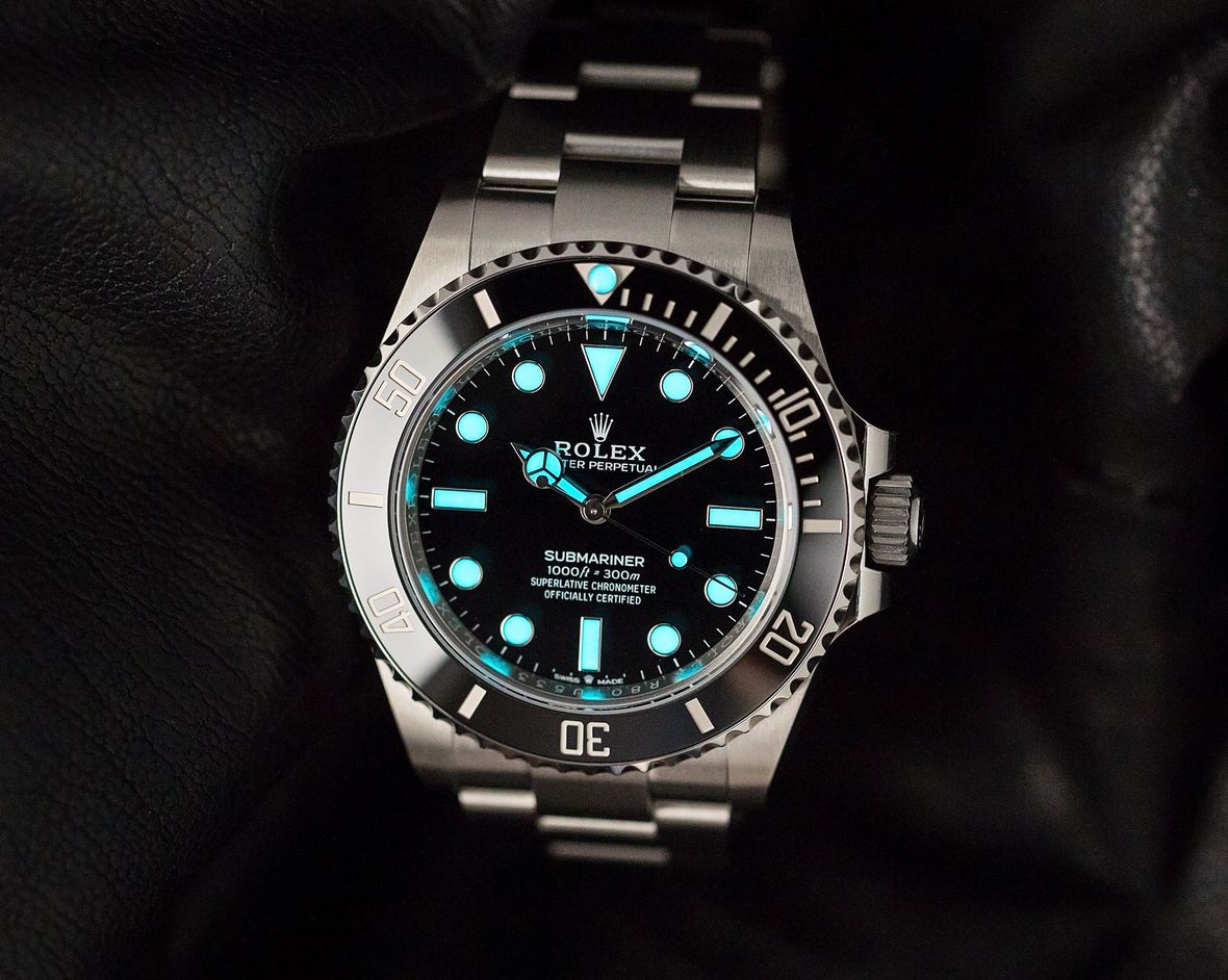 Swiss Super-LumiNova ice-blue Chromalight glow