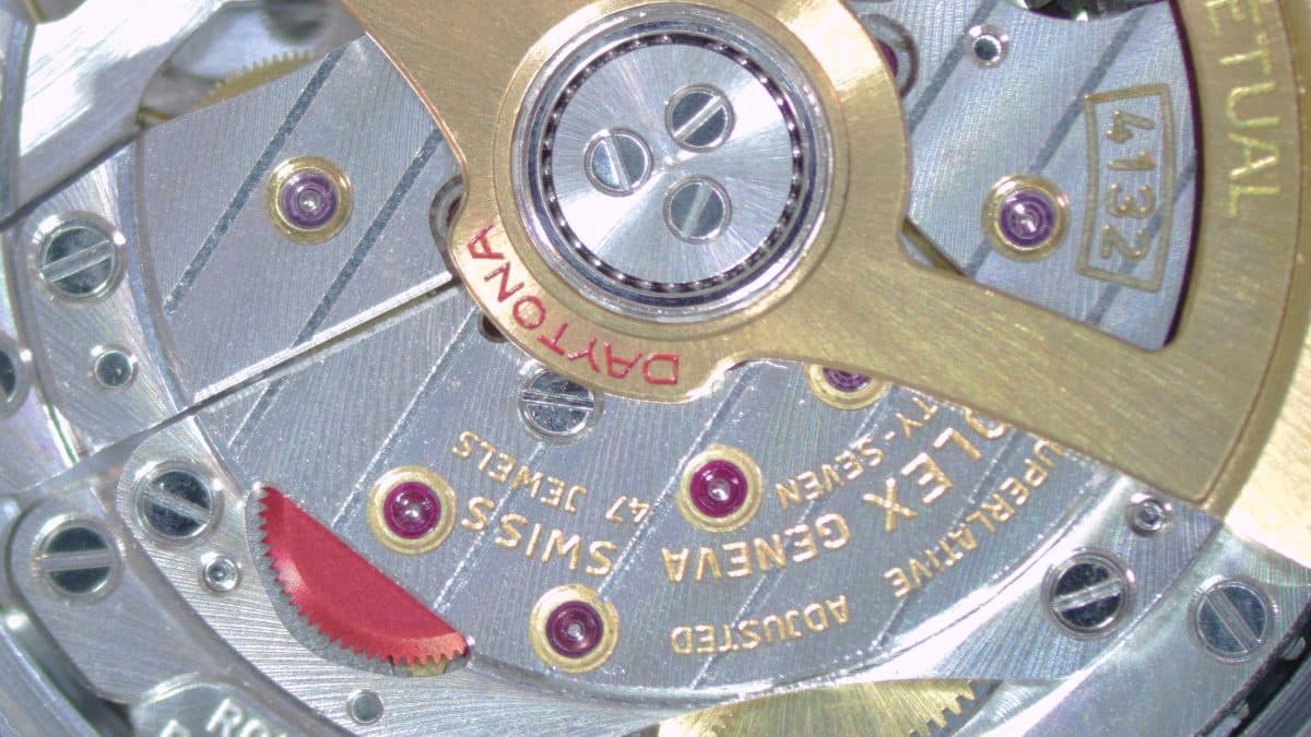 QF Calibre 4132 clone movement caseback view, rotor and bridge layout matching the genuine Daytona